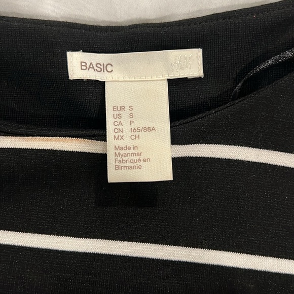 Classic Black and White Striped Shift Dress - Picture 3 of 3